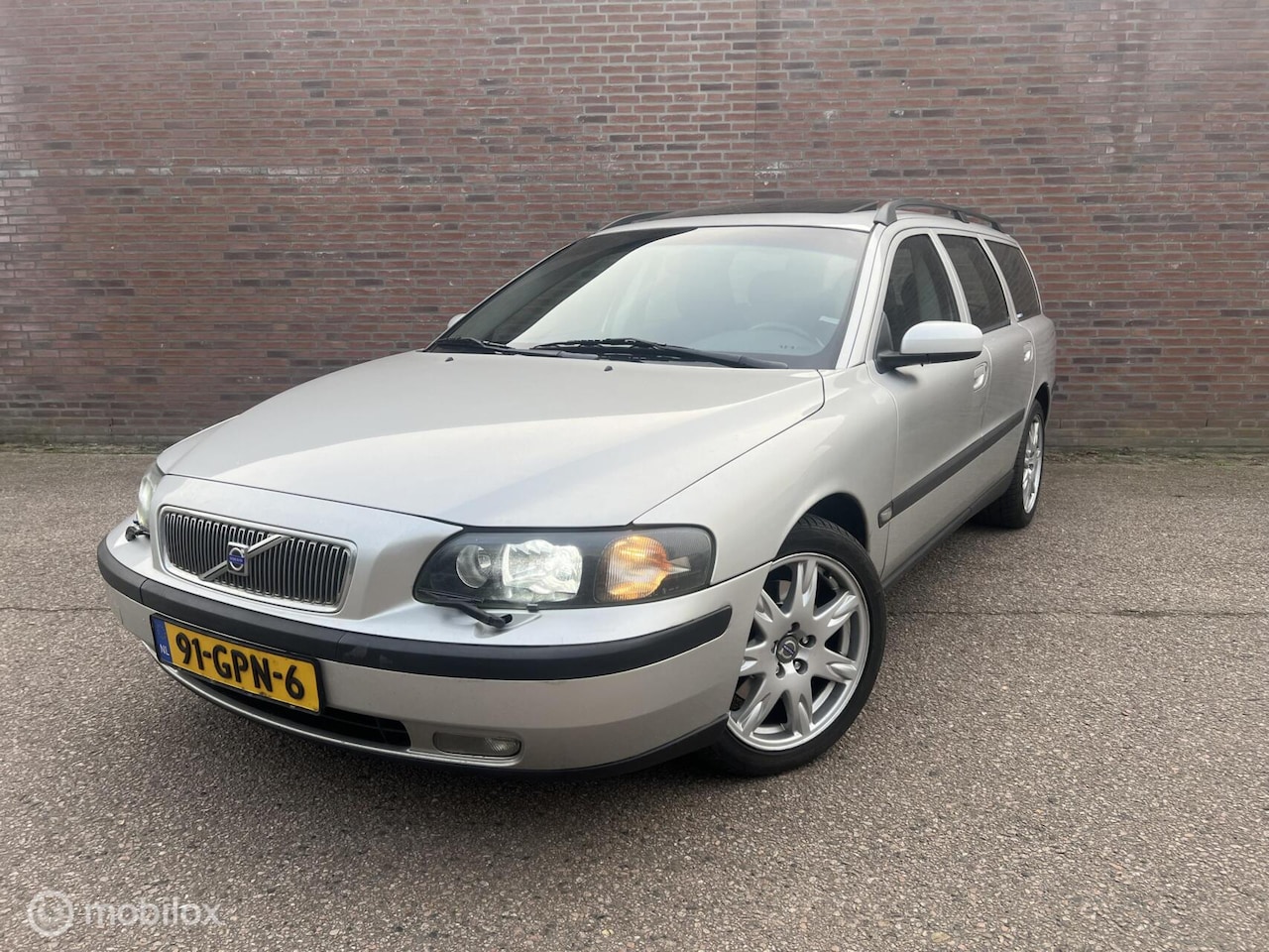 Volvo V70 - 2.4 D5 Geartronic |Automaat |Dakje |Leer |Apk 3-27 - AutoWereld.nl