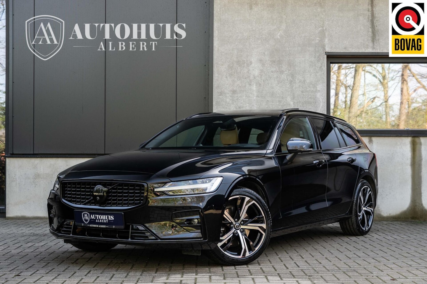 Volvo V60 - B4 Ultra Dark Pano 360c B&W Massage 19'' - AutoWereld.nl