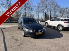 Volvo V70 - 1.6 T4 Nordic AUTOMAAT TREKHAAK LEER STOELVERWARMING