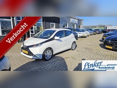 Toyota Aygo - 1.0 VVT-i x-play AIRCO / CAMERA / GEEN AFLEVERKOSTEN APK FEBR 2027