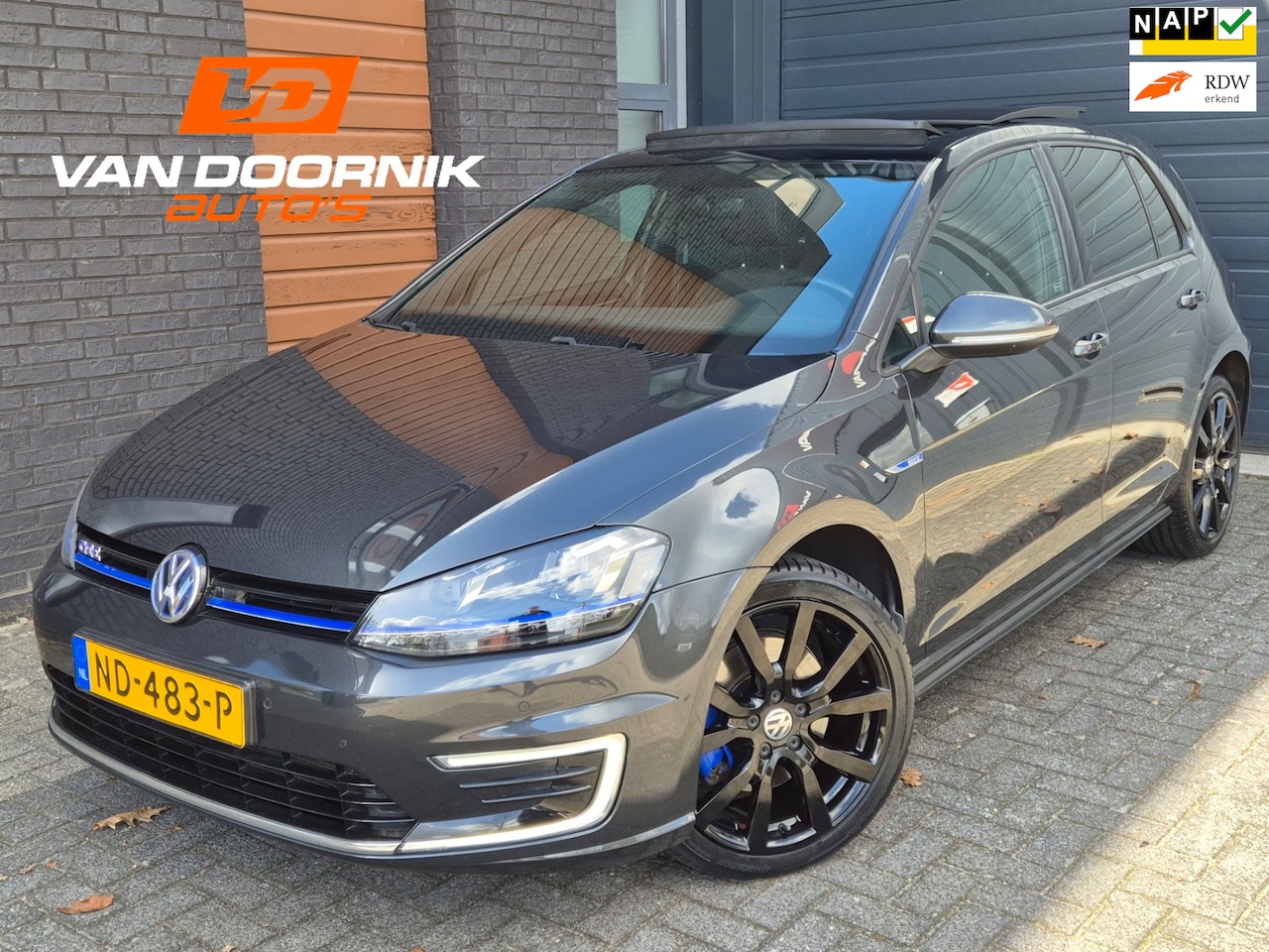 Volkswagen Golf - 1.4 TSI GTE Connected Series Panoramadak/Carplay/Compleet onderhouden - AutoWereld.nl