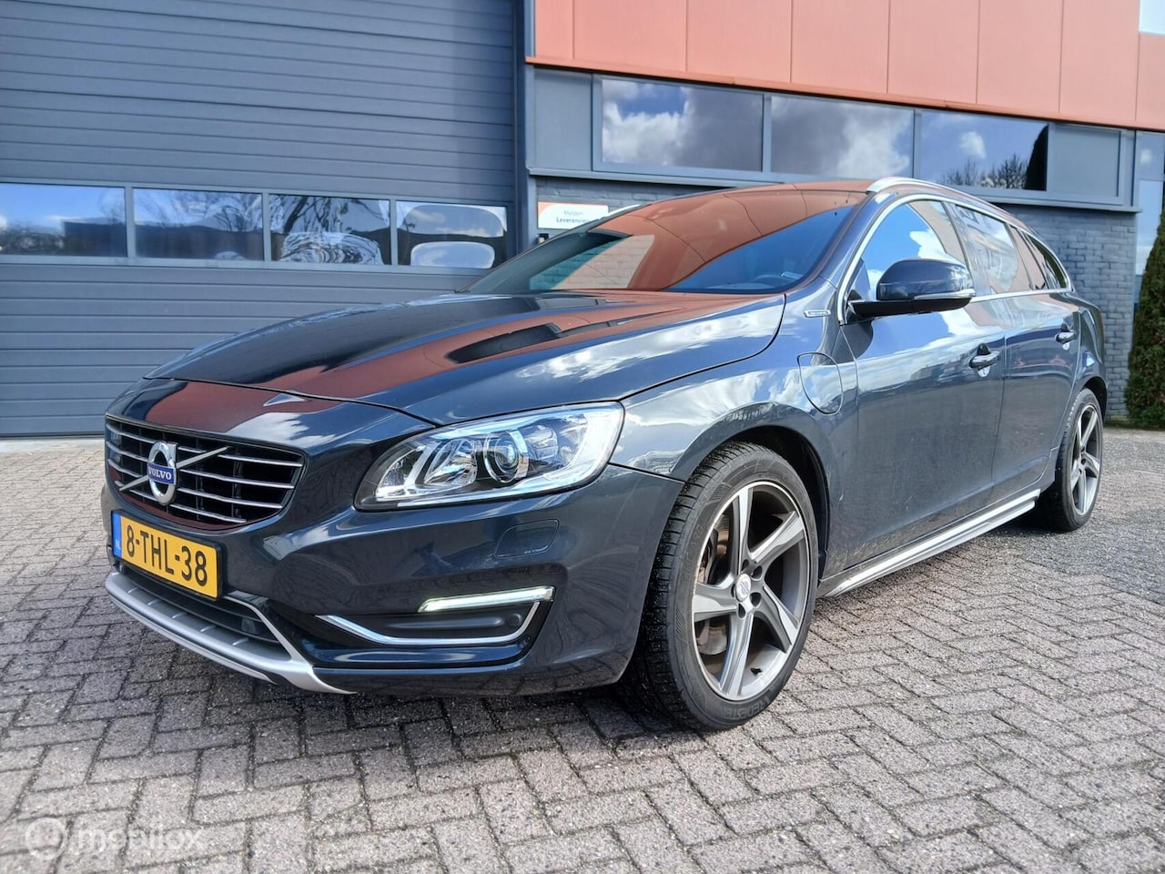 Volvo V60 - 2.4 D6 AWD Plug-In Hybrid LEES ADVERTENTIE - AutoWereld.nl