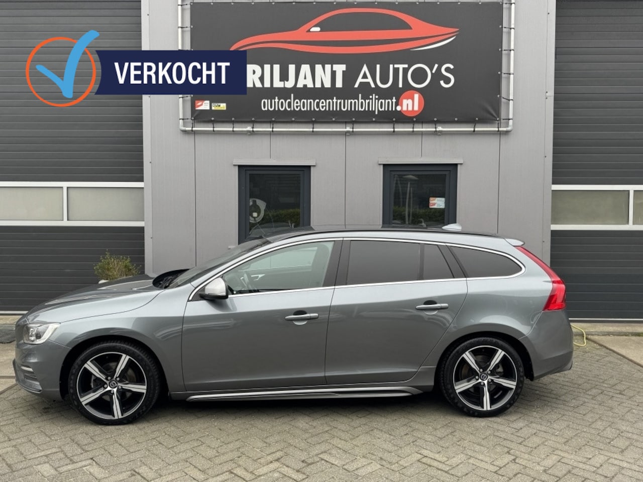 Volvo V60 - 2.0 T4 R-Design 2.0 T4 R-Design - AutoWereld.nl