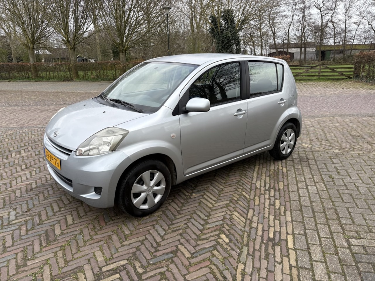 Daihatsu Sirion 2 - 1.0-12V 2008 slechts 65.000km!! - AutoWereld.nl