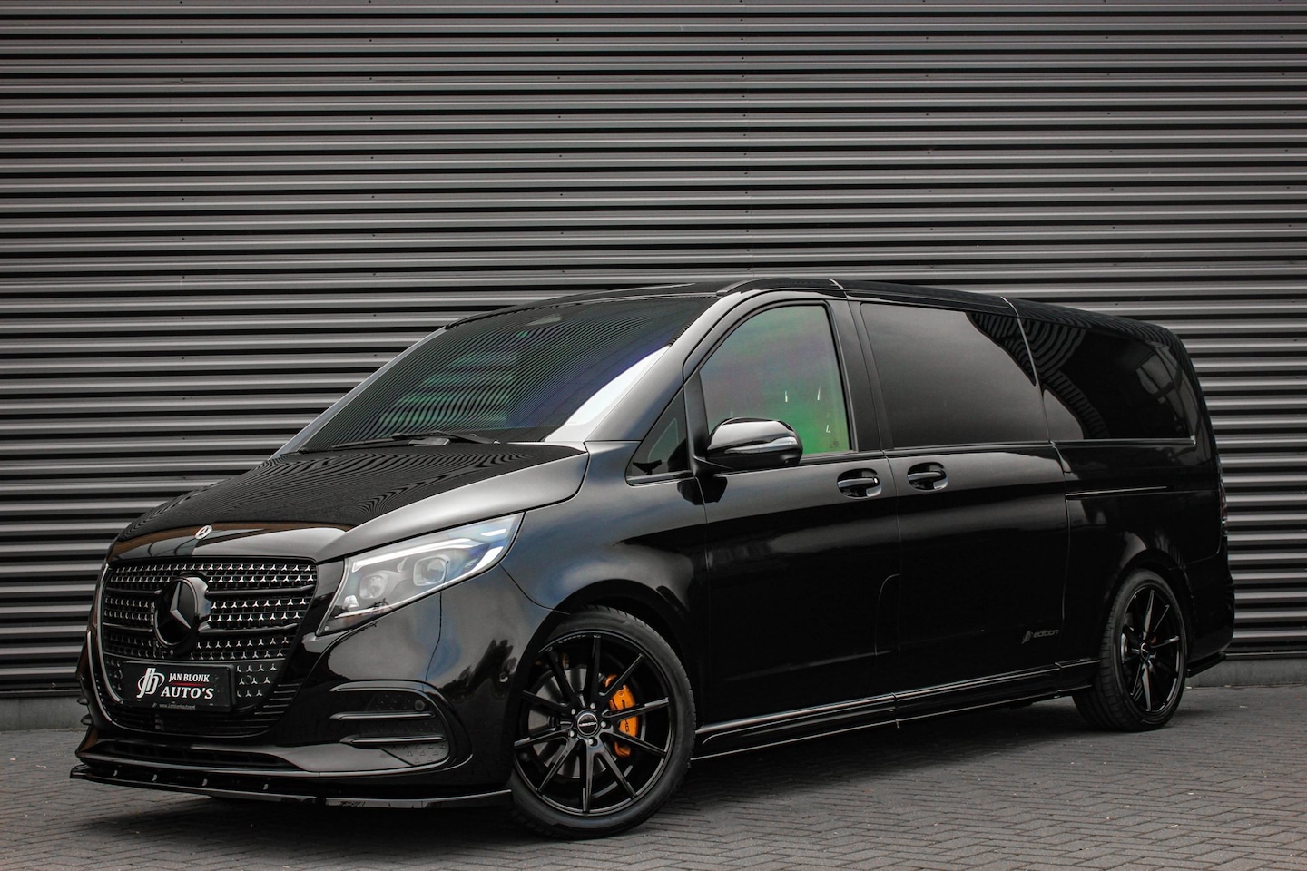 Mercedes-Benz V-klasse - 300d 4X4 EXTRA LANG AMG DC 240PK L3H1 DUBBEL CABINE / JB-EDITION / BILSTEIN SCHROEFSET/ NI - AutoWereld.nl
