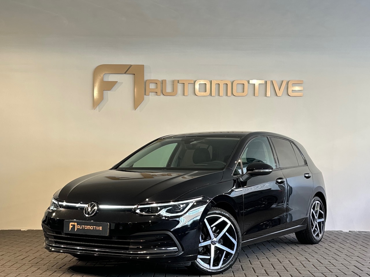 Volkswagen Golf - 1.5 eTSI Style Keyles|Memory|Massage|IQ|Camera - AutoWereld.nl