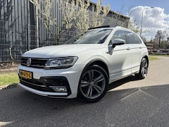 Volkswagen Tiguan - 1.4 TSI ACT Connected Series / AUTOMAAT / R-LINE / PANORAMADAK / NAVI