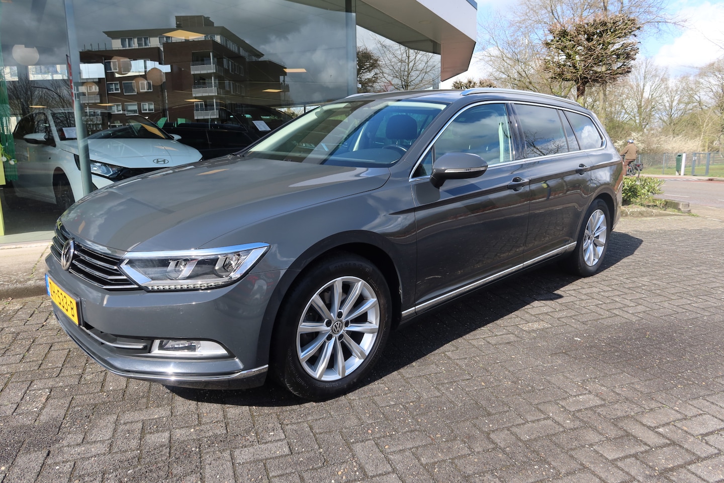 Volkswagen Passat Variant - 1.5 150PK TSI Highline DSG I TREKHAAK - AutoWereld.nl