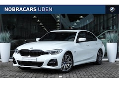 BMW 3-serie - 330e High Executive M Sport Automaat / Trekhaak / Glazen schuif-kanteldak / Sportstoelen /