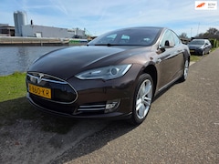 Tesla Model S - 85 Performance