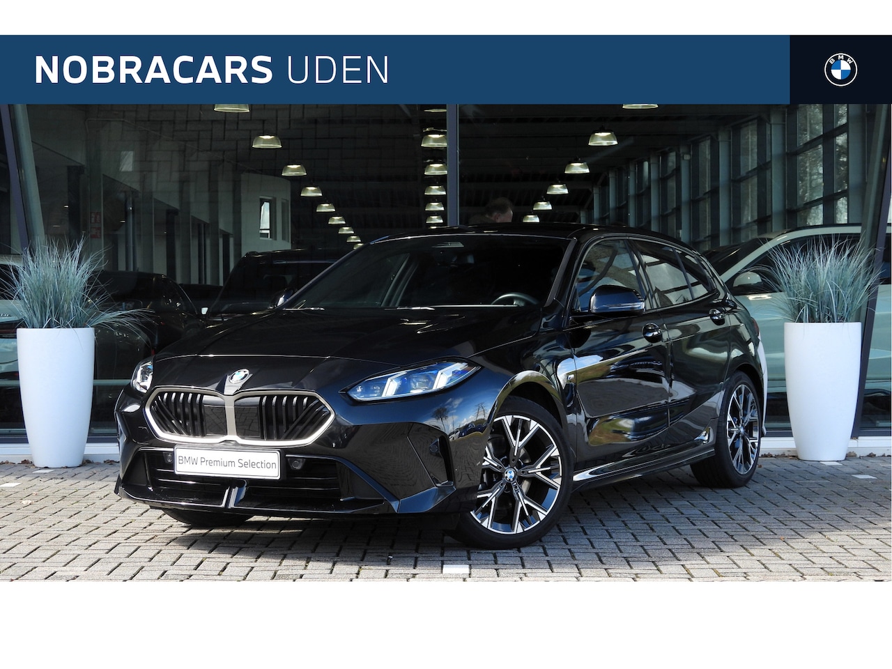 BMW 1-serie - 120 M Sport Automaat / Sportstoelen / M Adaptief onderstel / Comfort Access / Achteruitrij - AutoWereld.nl