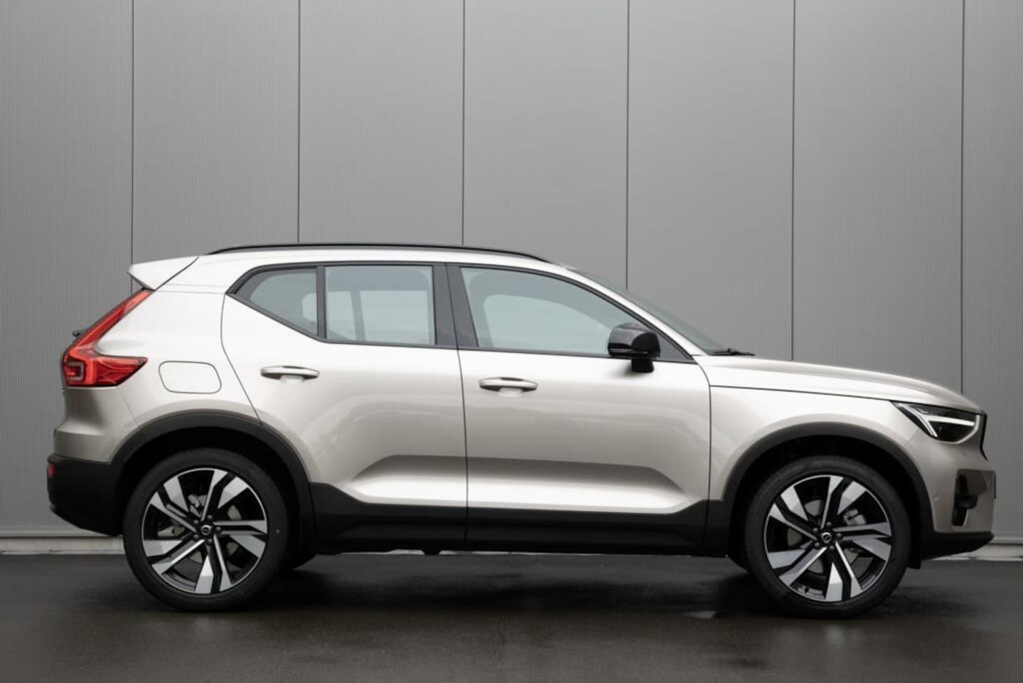 Volvo XC40 - B4 MY2026 SAMENSTELLEN EXTRA VOORDEEL - AutoWereld.nl