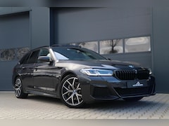 BMW 5-serie Touring - 530e |M-SPORT| ShadowLine Panodak LaserLed Headup Leder LiveCockpit Trekhaak Sfeerverlicht