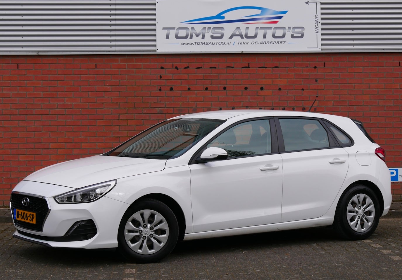 Hyundai i30 - 1.0 T-GDI i-Motion. stoel/stuur verwarming. trekhaak. airco. 6bak - AutoWereld.nl