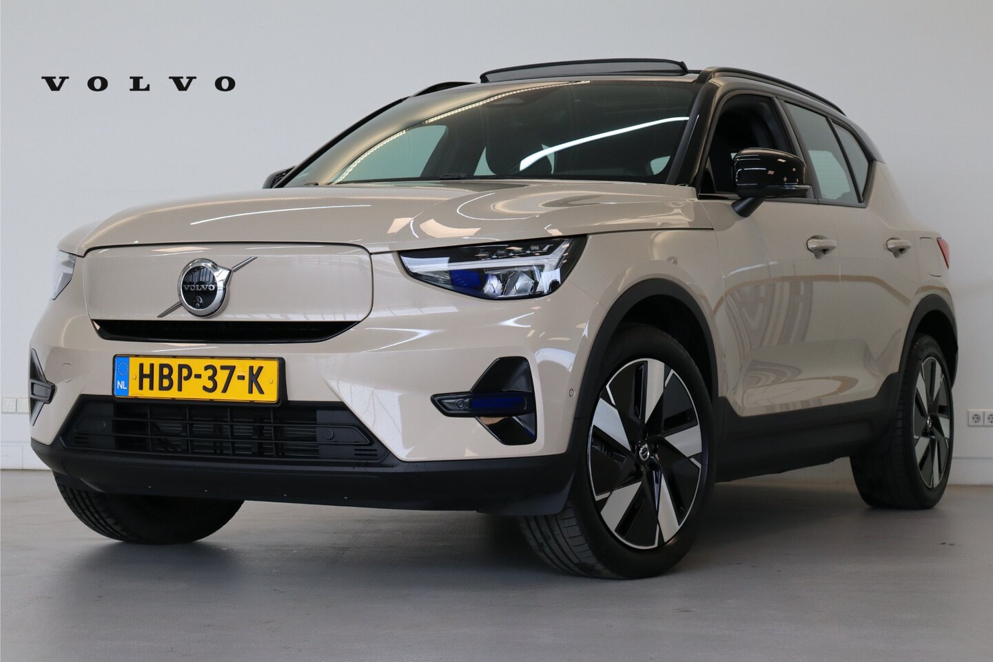 Volvo EX40 - Ext Range 252PK Ultra 82 kWh | Pano-dak | Climate Pack | 360° | Power Seats - AutoWereld.nl