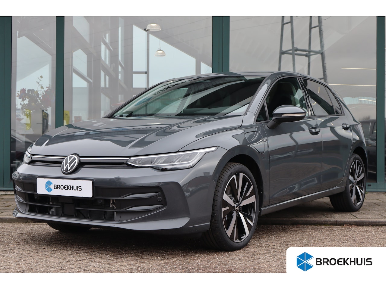Volkswagen Golf - Life Edition eHybrid Inclusief €2000,- inruilvoordeel | Trekhaak inklapbaar | 'App-Connect - AutoWereld.nl