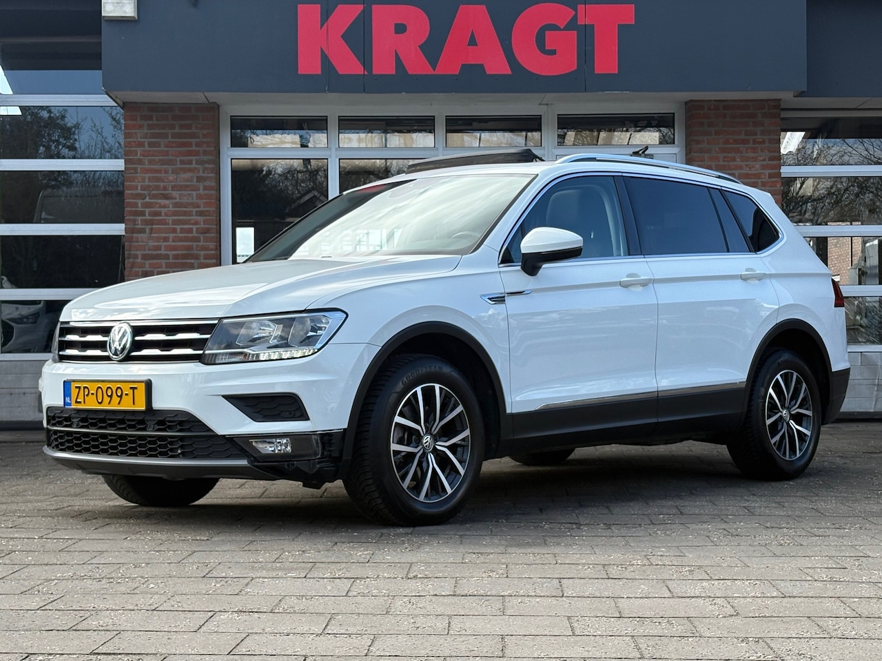 Volkswagen Tiguan Allspace - Comfortline Business 7p. 1.5 TSI 150 pk AUTOMAAT - Panoramadak - trekhaak - Navigatie - AutoWereld.nl