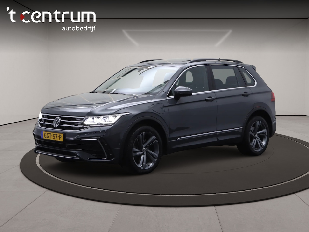 Volkswagen Tiguan - 1.4 TSI eHybrid R-Line Business 1.4 TSI eHybrid 245 PK R-Line Business, Panoramadak, Winterpakket, Adap. Cruise Control, - AutoWereld.nl