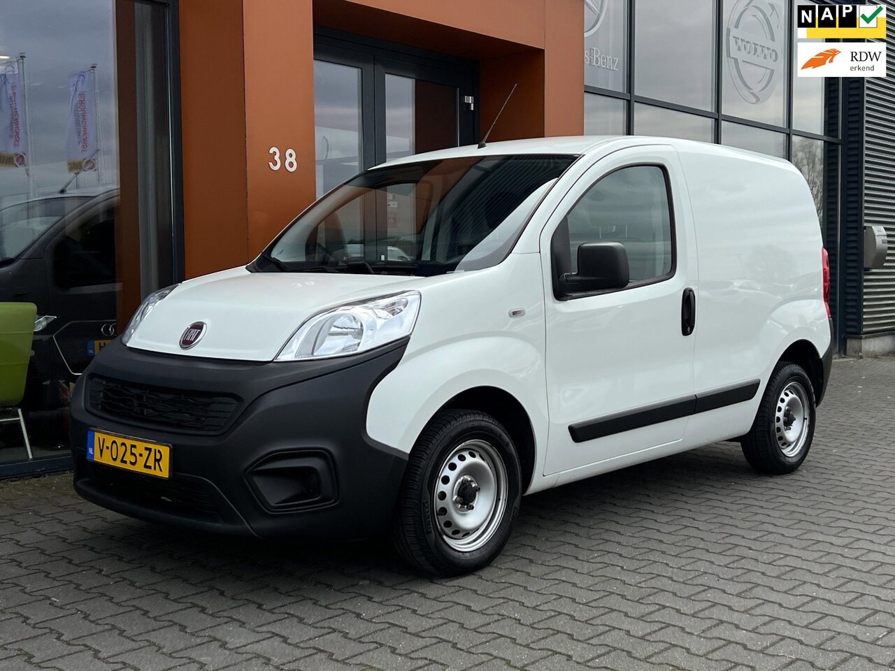 Fiat Fiorino - 1.4 benzine|Airco|el. ramen|Bluetooth|1e eig! - AutoWereld.nl
