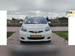 Toyota Aygo - 1.0-12V Comfort Navigatie | 2012 | AIrco | 5-Deurs | NAP | APK 03-2027