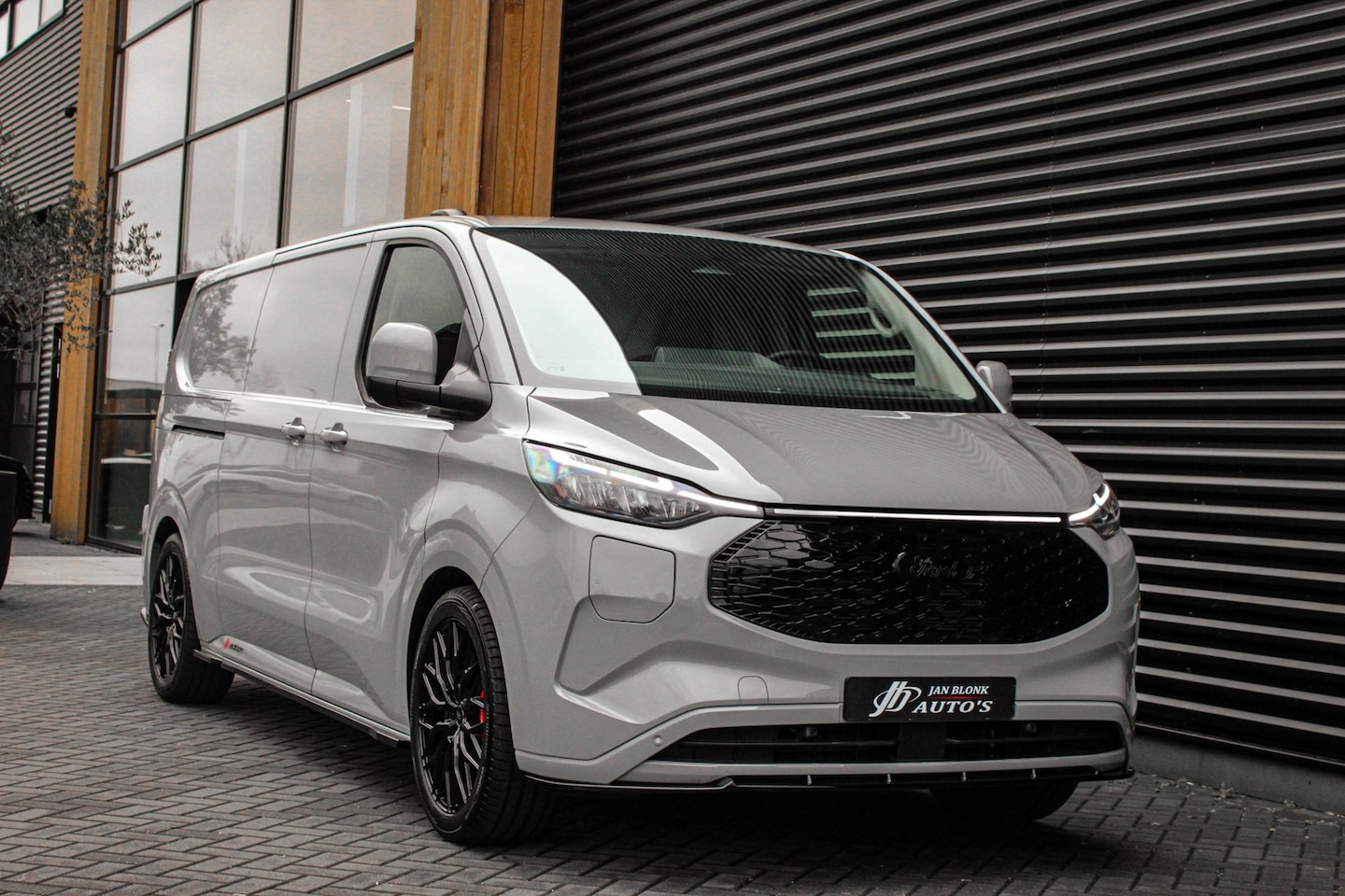 Ford E-Transit Cust. - 340 L2H1 Limited 65 kWh 218PK / 2XSCHUIFDEUR / CAMERA / 328KM RANGE/APPLE CARPLAY/DRIVERS- - AutoWereld.nl