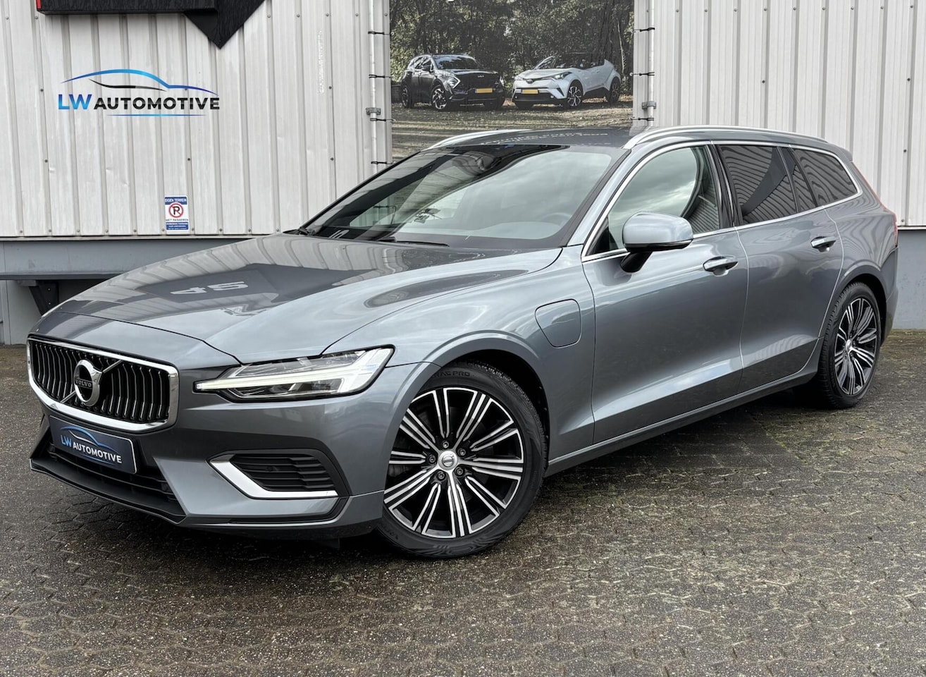 Volvo V60 - 2.0 T6 Recharge AWD PHEV Business Pro | Leder | Elektr. klep | Adaptive - AutoWereld.nl