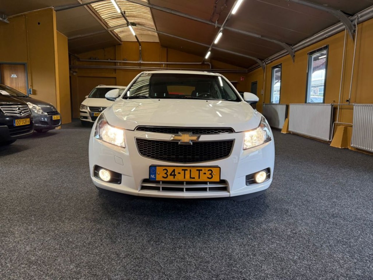 Chevrolet Cruze - 1.6 LT/NIEUWE DISTRIBUTIE/SENSOR/NAVI - AutoWereld.nl