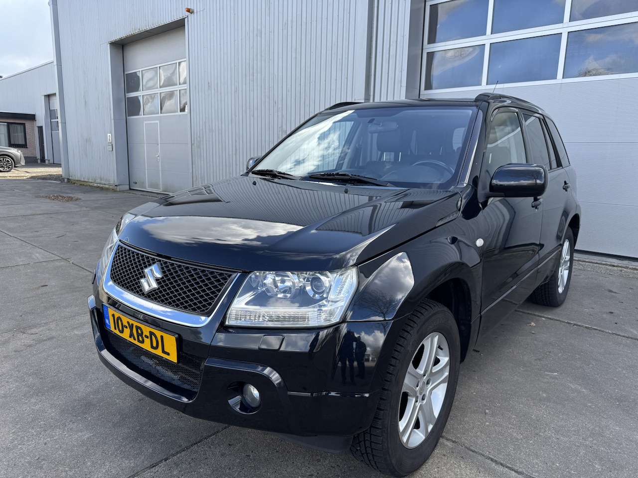 Suzuki Grand Vitara - 2.0-16V High Executive AUTOMAAT TREKHAAK AIRCO. NW. APK. - AutoWereld.nl