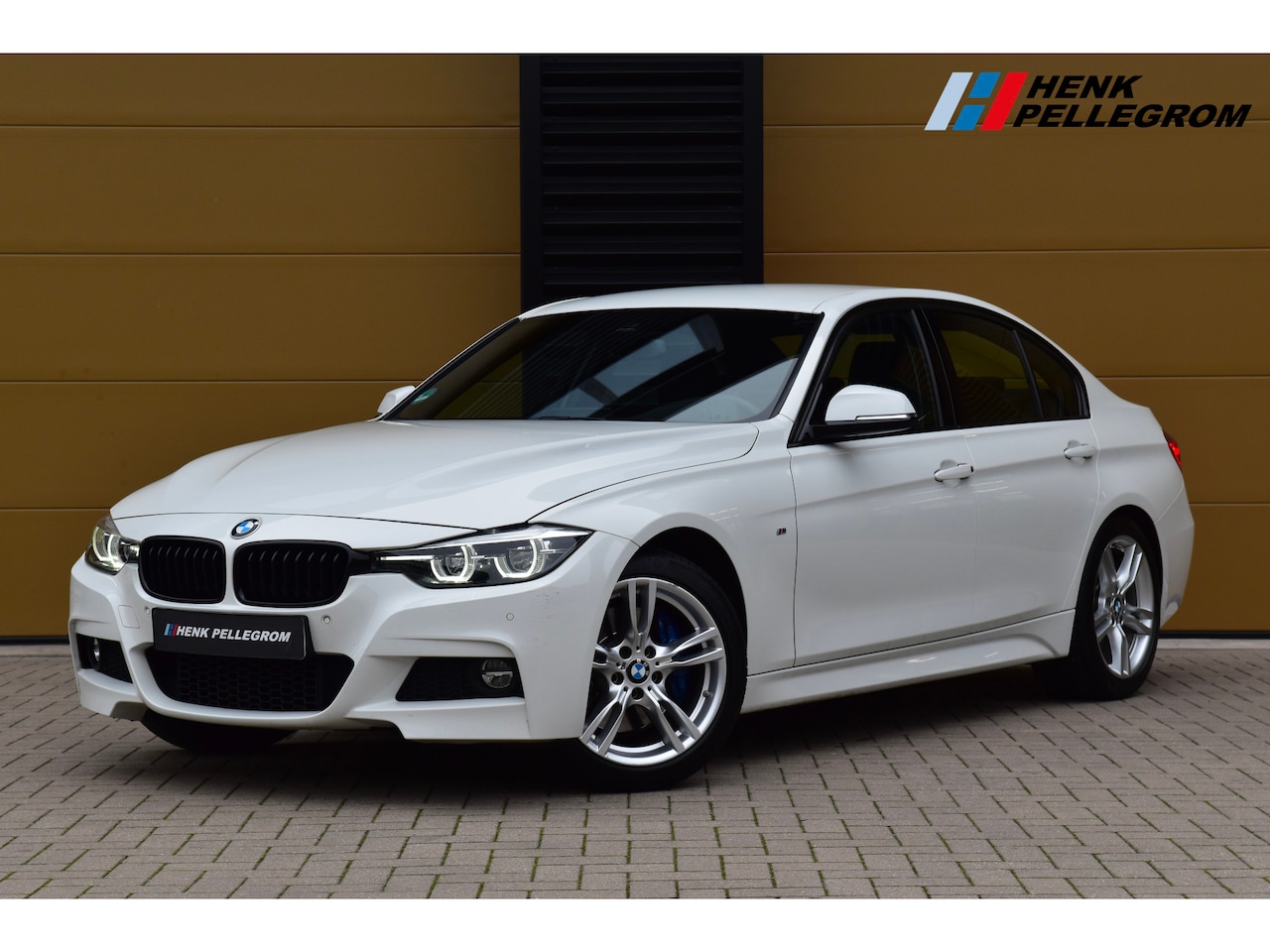 BMW 3-serie - 320i Executive * M-Sportpakket * M-Sportremsysteem * Trekhaak * Stuurwiel verwarmd * - AutoWereld.nl