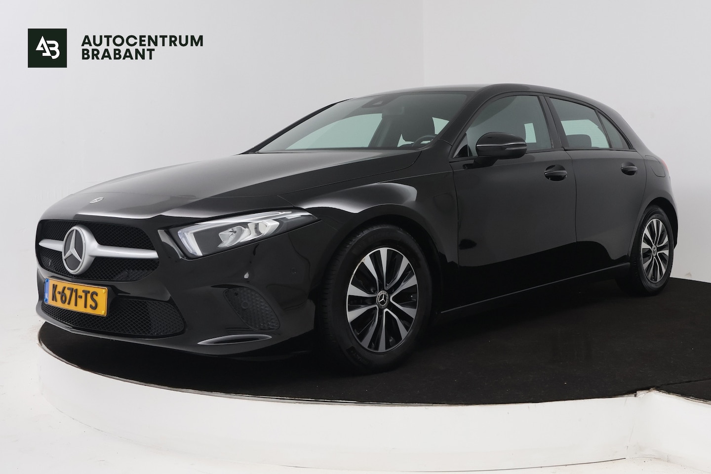 Mercedes-Benz A-klasse - 180 Business Solution (ACHTERUITRIJCAMERA, CRUISE CONTROL, NAVIGATIE, PARKEERSENSOREN) - AutoWereld.nl