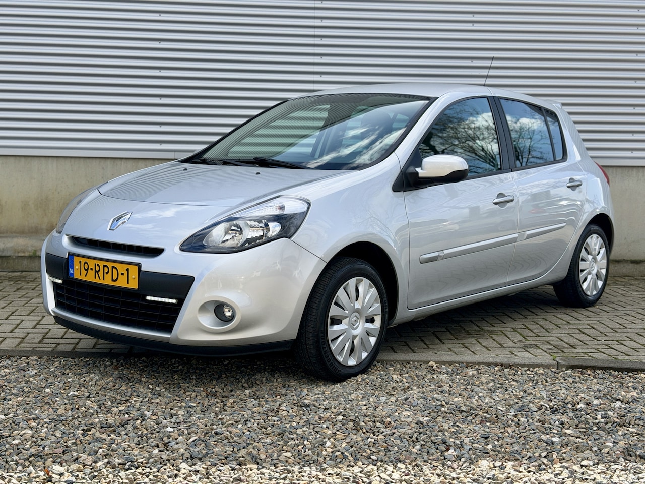 Renault Clio - 1.2 Authentique 5 Deurs [ 1e eigenaar,dealer o.h,nieuwstaat ] - AutoWereld.nl