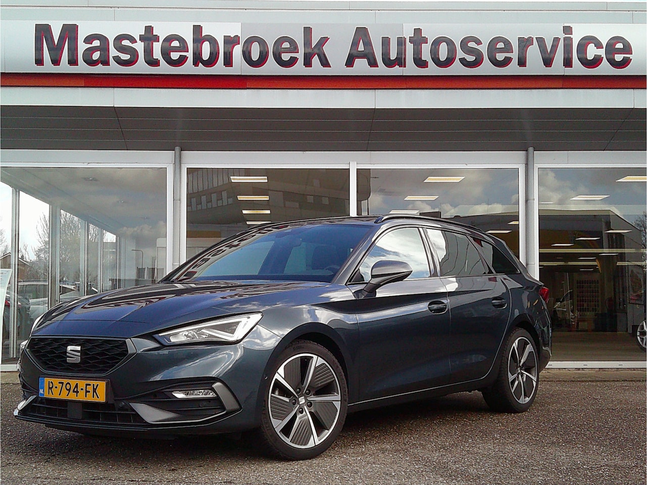 SEAT Leon Sportstourer - 1.0 eTSI FR Business Intense Staat in Hardenberg - AutoWereld.nl