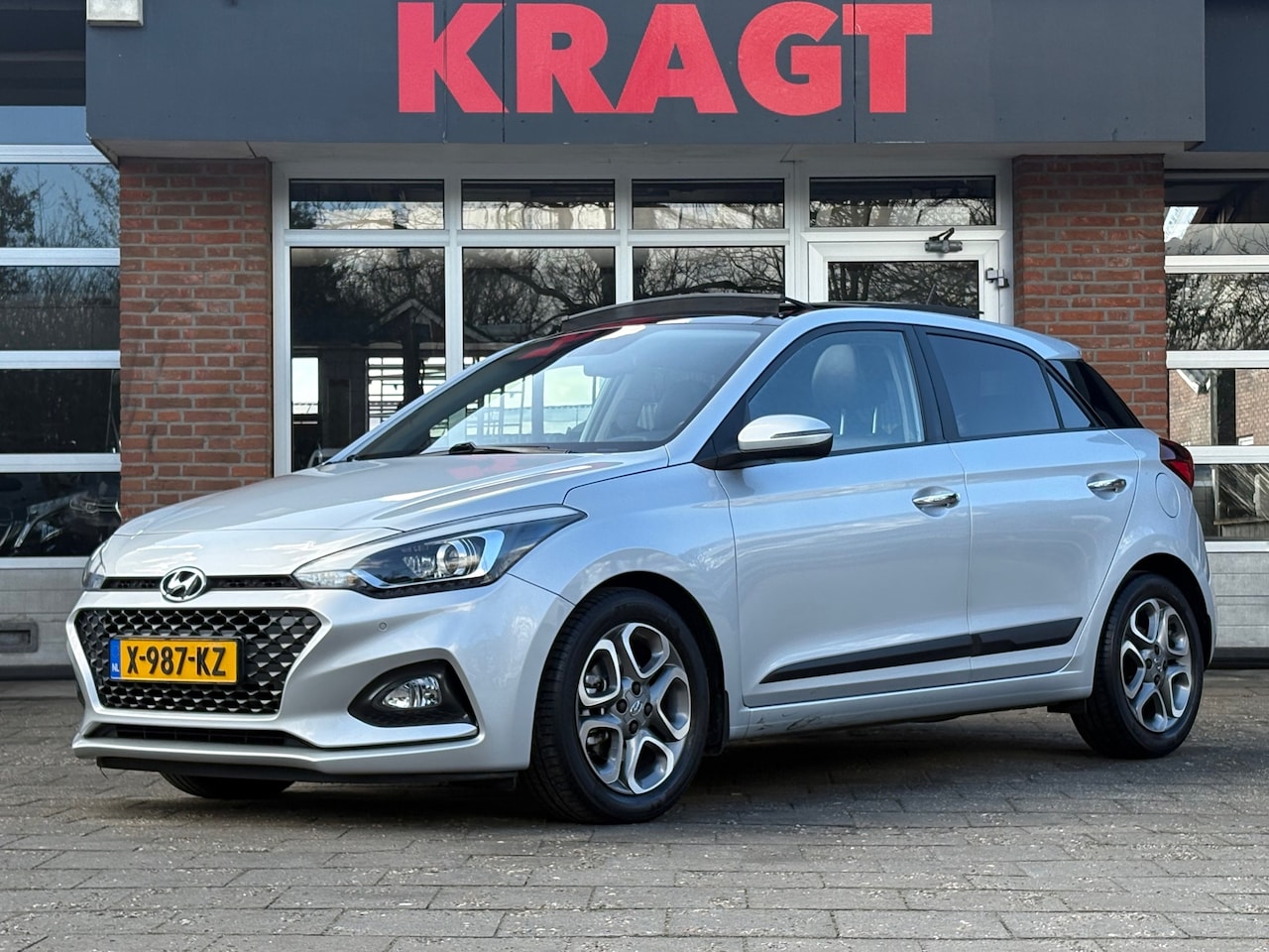 Hyundai i20 - Premium 1.0 T-GDI 100 pk - Schuifdak - Leder - Camera - Climate - AutoWereld.nl
