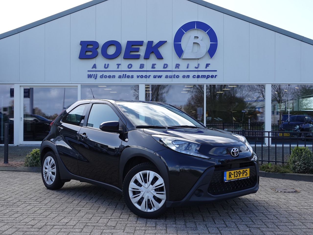 Toyota Aygo X - 1.0 VVT-i MT Play CAMERA | ADAPT. CRUISE | BT-TEL | AIRCO - AutoWereld.nl
