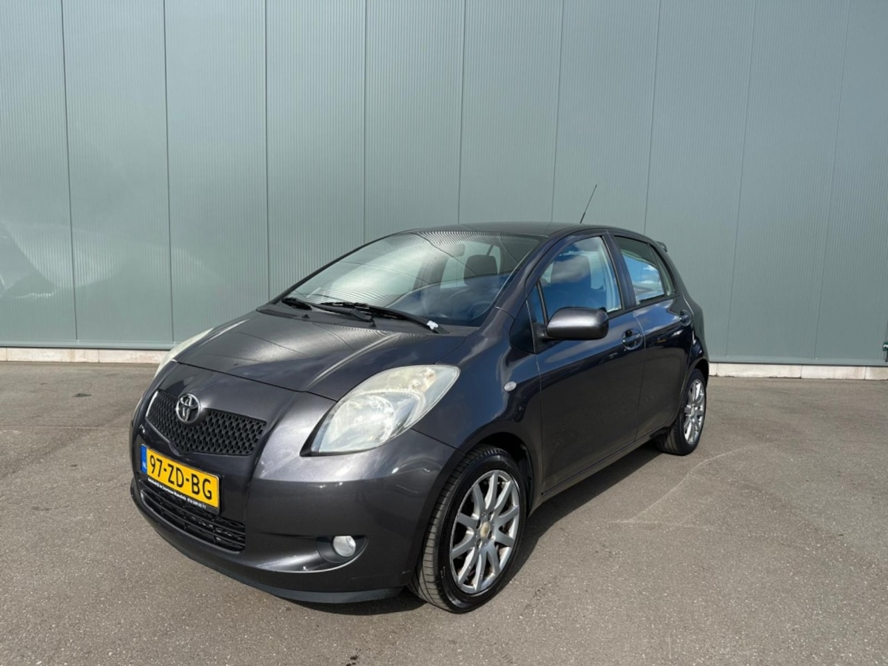 Toyota Yaris - 1.3 VVTi Sol LEDER | AIRCO | NAP ! - AutoWereld.nl