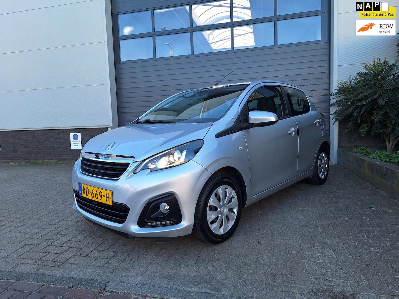 Peugeot 108 - | 1.0 e-VTi Active | Telefoonverbinding | Airco | - AutoWereld.nl