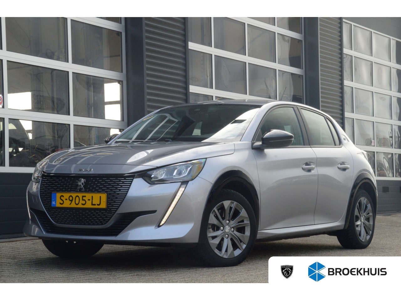 Peugeot e-208 - EV Active Pack 50 kWh | SOH 100% | Apple Carplay / Android Auto | Licht Metalen Velgen | D - AutoWereld.nl