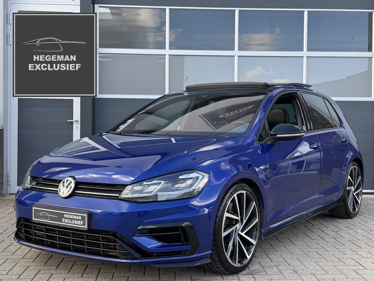 Volkswagen Golf - 2.0 TSI 4Motion R | APR | Schuif-kanteldak | DCC | DYNAUDIO | Camera | Dodehoek | CarPlay - AutoWereld.nl