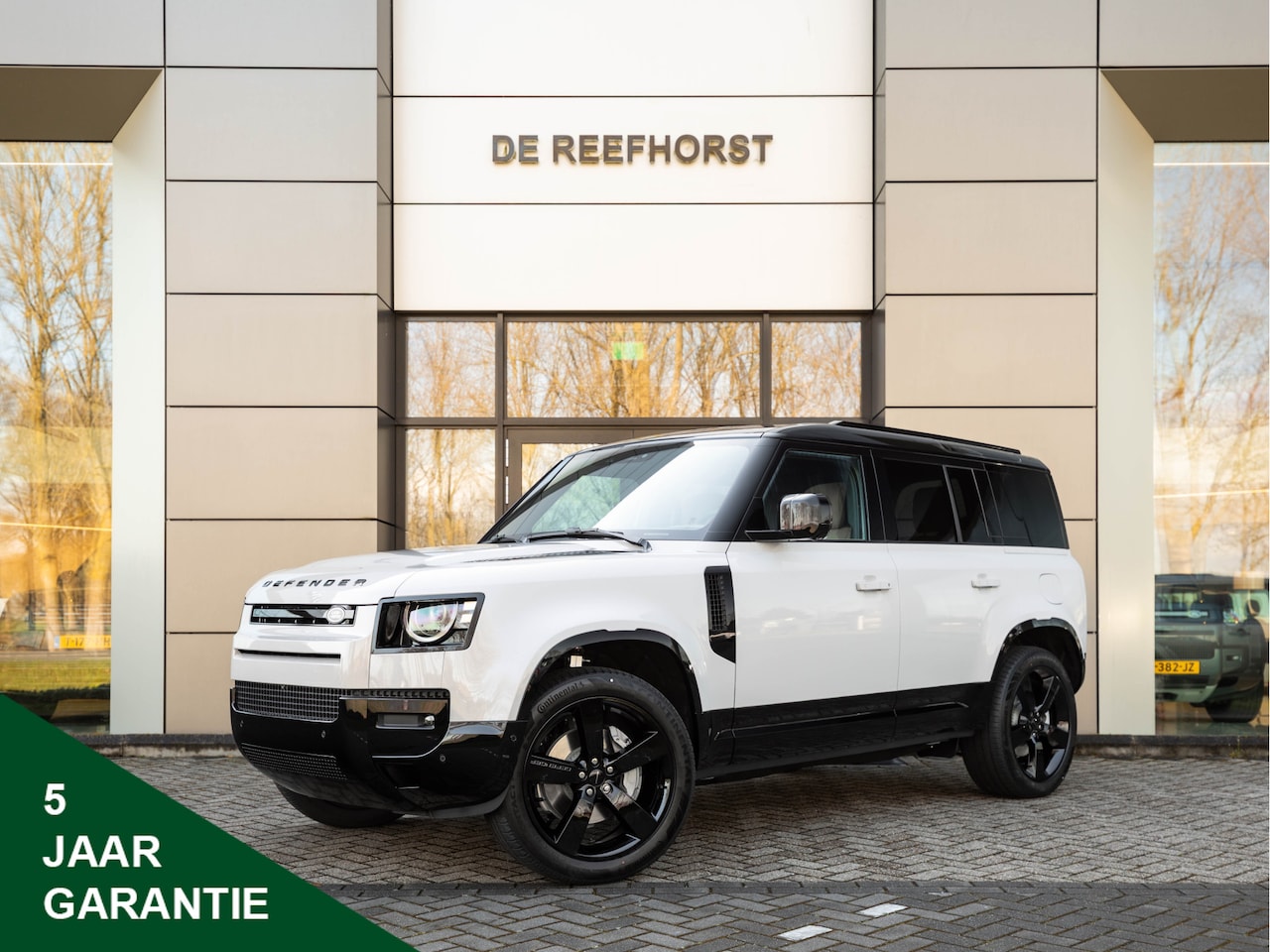 Land Rover Defender 110 - 2.0 P300e 110 Dynamic Edition | Head-up Display |  Caraway | Meridian™ Surround Sound Syst - AutoWereld.nl