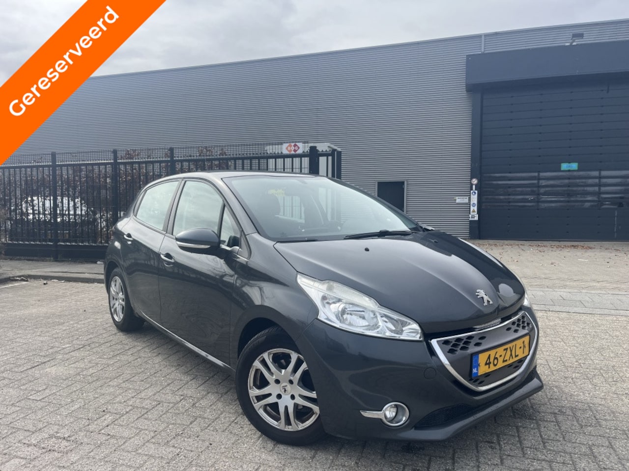 Peugeot 208 - 1.4 HDi Automaat|Navi|Clima Parkeersensor - AutoWereld.nl