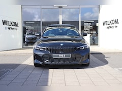 BMW 3-serie - 330e M Sport Automaat / Schuif-kanteldak / Sportstoelen / Achteruitrijcamera / Adaptieve L