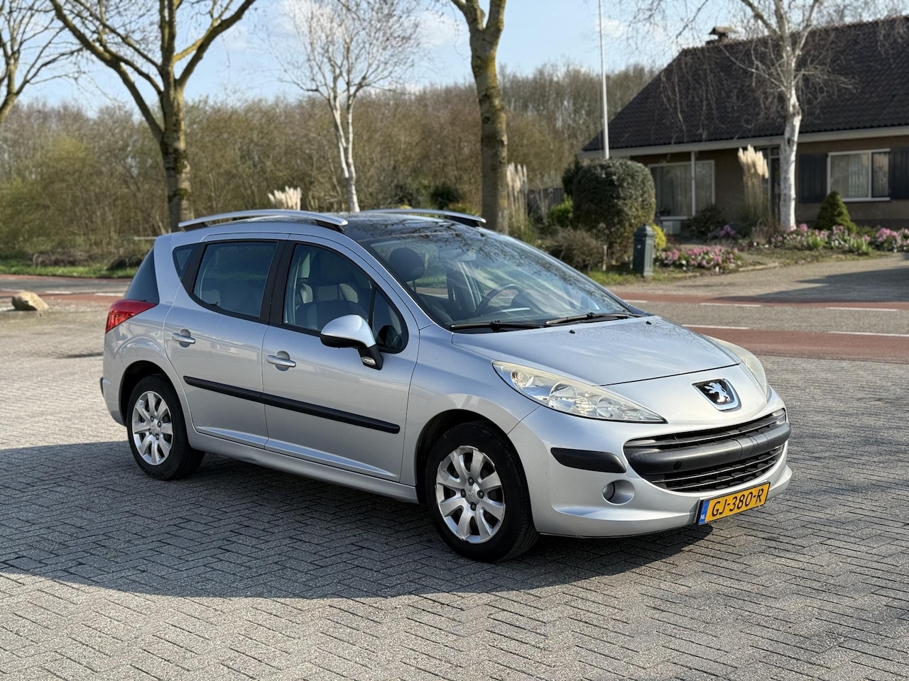 Peugeot 207 SW - 1.4 VTi Sublime airco, nieuwe APK ! - AutoWereld.nl