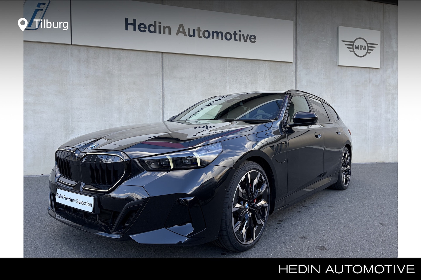 BMW 5-serie Touring - 550e xDrive M Sprt Pakket Pro | Iconic Glow | Trekhaak met elektrisch wegklapbare kogel | - AutoWereld.nl