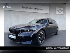 BMW 5-serie Touring - 550e xDrive M Sprt Pakket Pro | Iconic Glow | Trekhaak met elektrisch wegklapbare kogel |