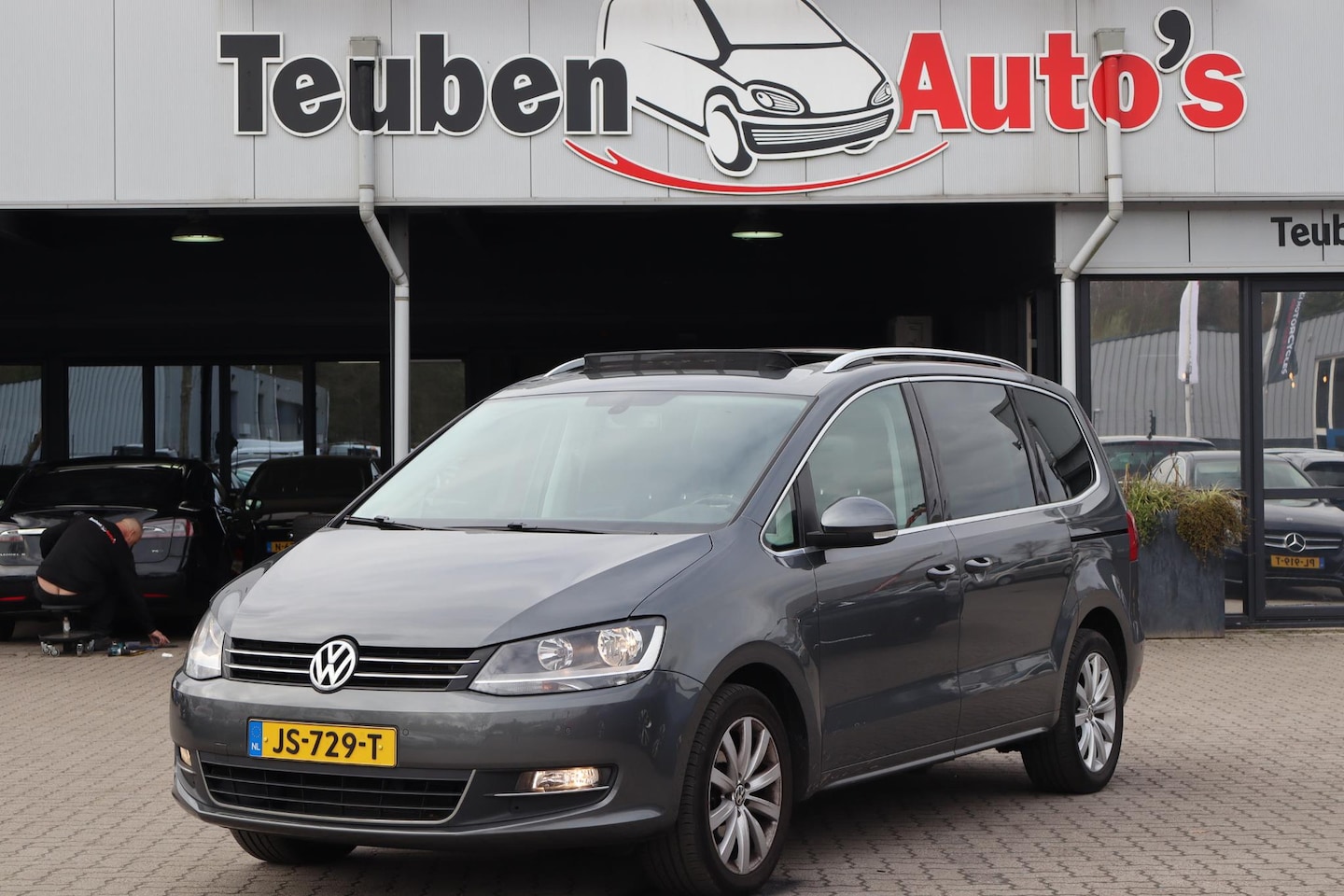Volkswagen Sharan - 2.0 TDI Highline 7p. Schuif- kanteldak, Panoramadak, Navigatie, Cruise control, Stoelverwa - AutoWereld.nl