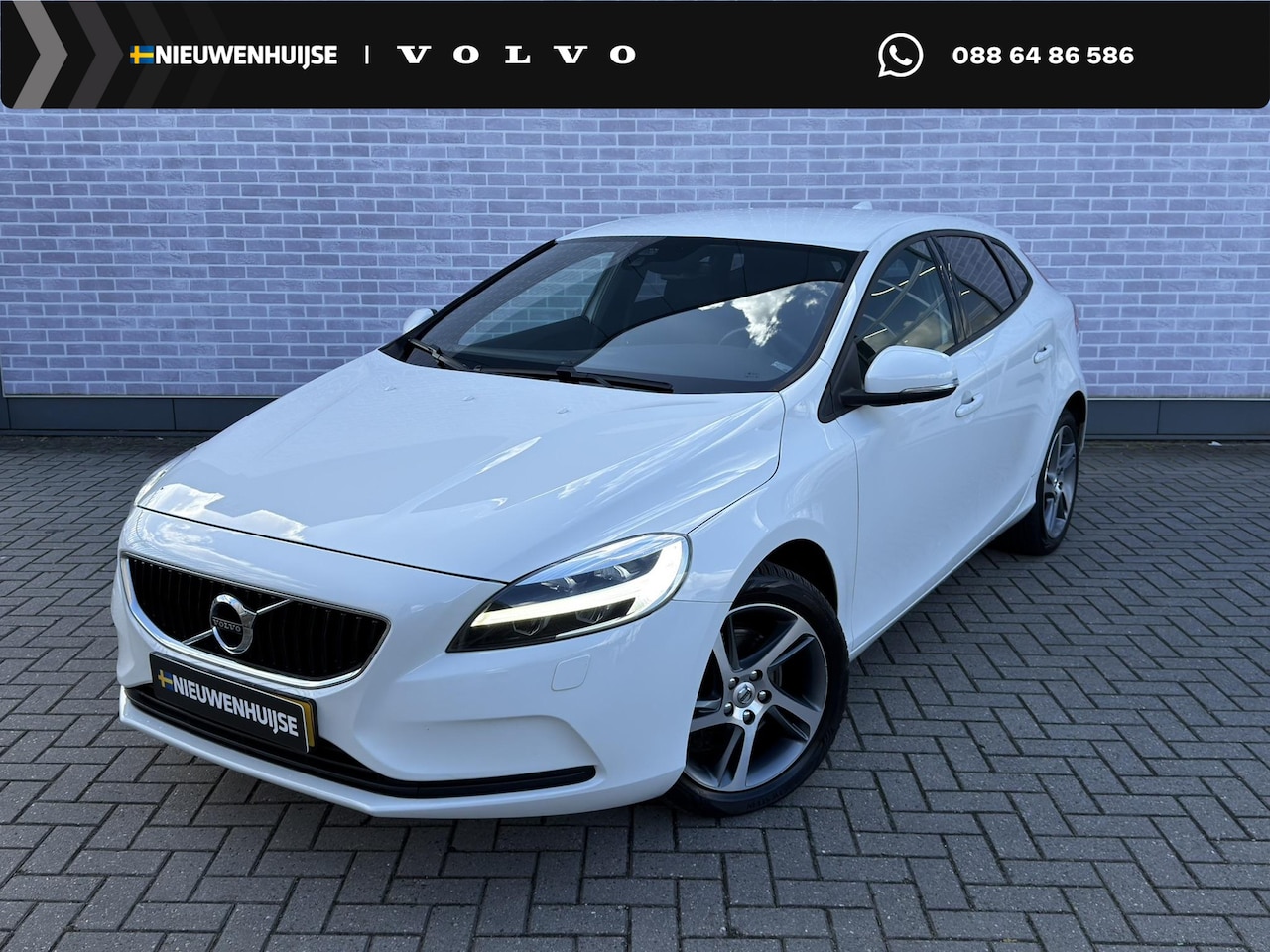 Volvo V40 - 2.0 T2 Momentum | Navigatie | trekhaak | LED Koplampen | Parkeersensoren | High Performanc - AutoWereld.nl