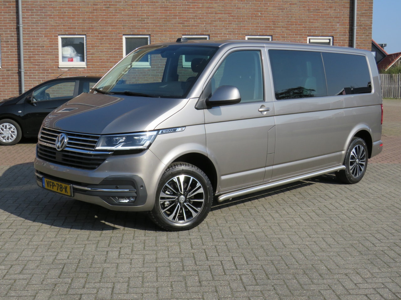 Volkswagen Transporter - 2.0 TDI 150Pk L2H1 DC Bulli T6.1 * Rijklaarprijs incl. garantie * 1e Eigenaar * Dub. Cabin - AutoWereld.nl