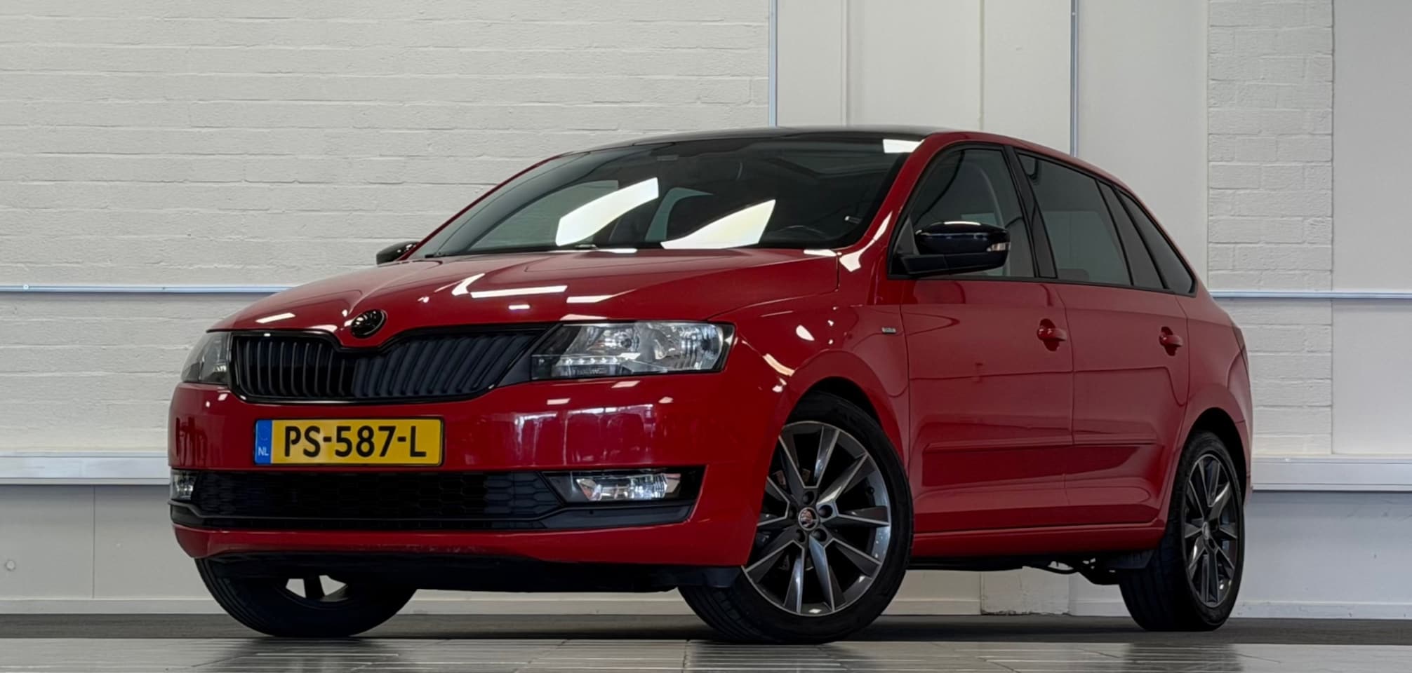 Skoda Rapid Spaceback - 1.0TSI Greentech Drive Automaat Panoramadak Tech/Style pakket - AutoWereld.nl