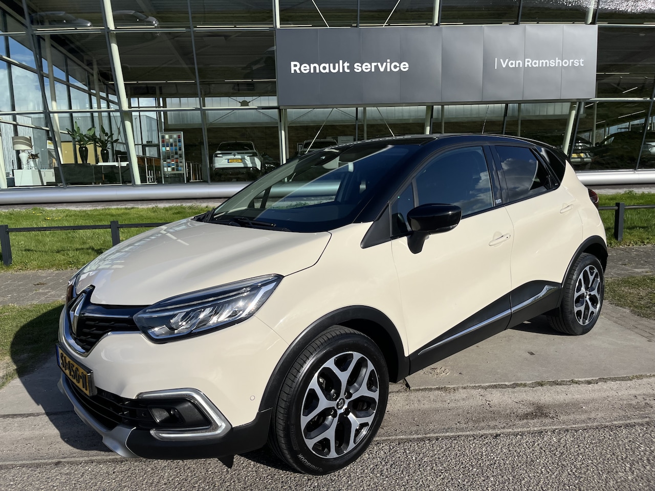 Renault Captur - 1.2 TCe Intens Dealer onderhouden / Automaat / Trekhaak / Climate / Keyless / - AutoWereld.nl