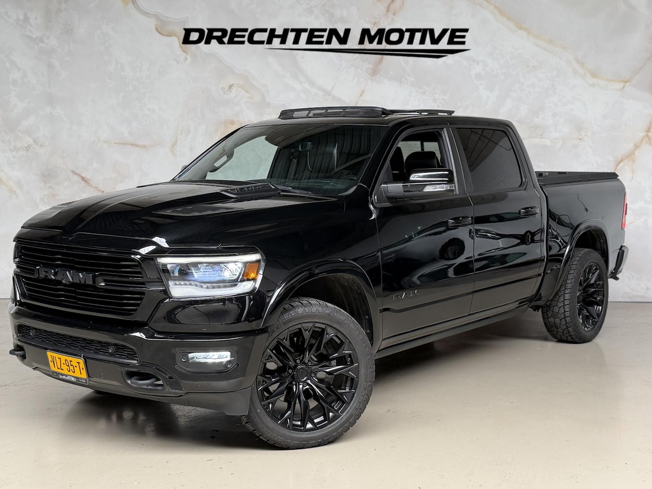 Dodge Ram 1500 - 5.7 V8 4x4 Crew Cab Laramie 5.7 V8 4x4 Crew Cab Laramie - AutoWereld.nl